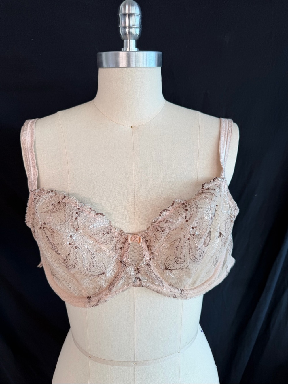 Paramour 34DDD Underwire Bra in delicate nude lace